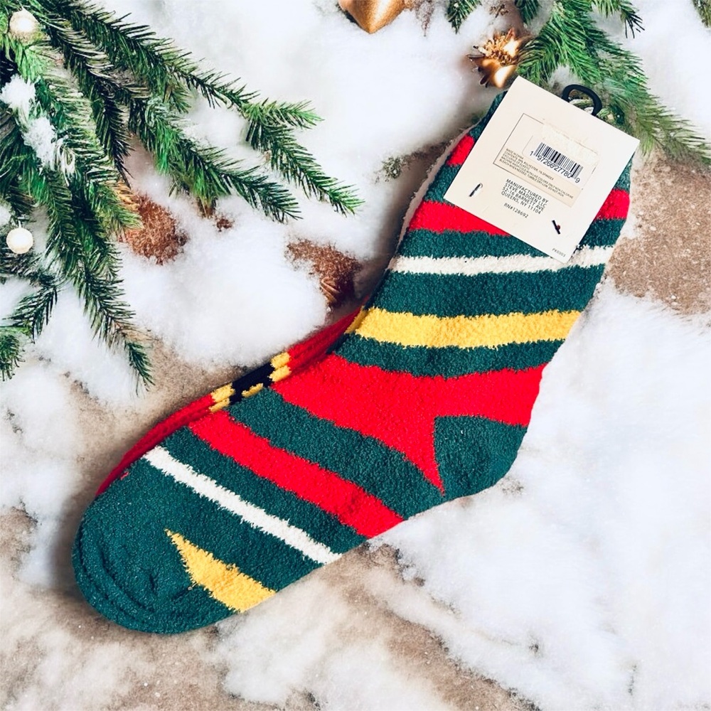 *NEW* Festive Fuzzy Socks - Picture 2 of 2
